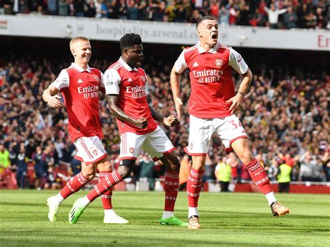 Parteys Goal Helps Arsenal Beat Man Spurs News