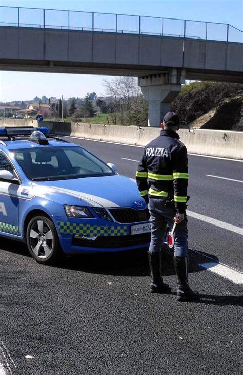 Paura Sulla Flaminia Ancora Sassi Contro Le Auto Tre Minorenni