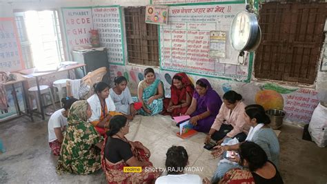 महिलाओं ने मेंहदी लगाकर दिया मतदाता जागरूकता का संदेश Women Gave