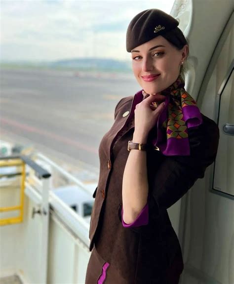 Cabin Crew Jobs Airlines Hiring Emirates Airline Cabin Crew Cabin