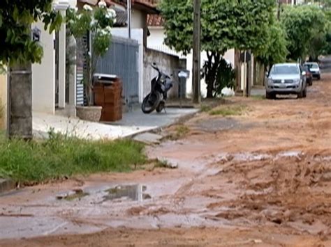 Sem asfalto moradores do Jardim Europa reclamam da situação enfrentada