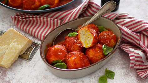 Polpette Di Ricotta Al Sugo La Ricetta Del Piatto Semplice E Gustoso