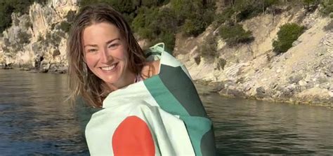 VIDEO Geraldine Kemper Deelt Video Vanaf Een Boot In Iets Te Kleine Bikini