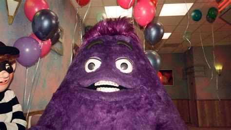 Tendencias para Boomers Qué es el meme de Grimace que está invadiendo