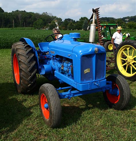 File:Fordson Major.jpg - Wikimedia Commons