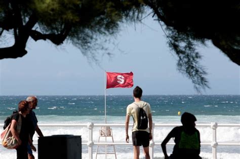 Fotos El Viento Y El Oleaje Obligan A Poner La Bandera Roja En Las