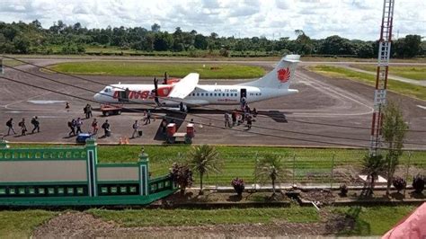 Pesawat Wings Air Atr Registrasi Pk Wgj Di Ketapang Kalbar Sedang