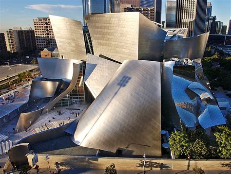 architecture spectaculaire les oeuvres les  provocatrices de frank