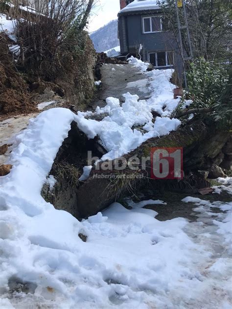 Trabzonda heyelan Yol kapandı evler boşaltılıyor Trabzon Haber