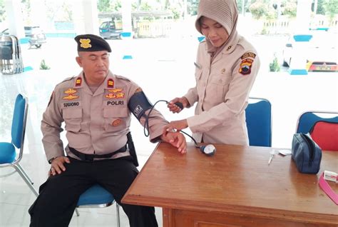 Pemungutan Suara Pemilu Selesai Petugas Pengamanan Di Cek