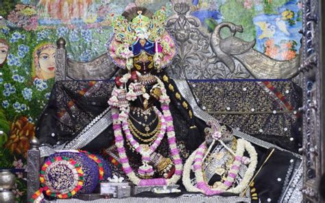 Shri Radhavallabh Lal Ji Temple Vrindavan Story Timing Photos