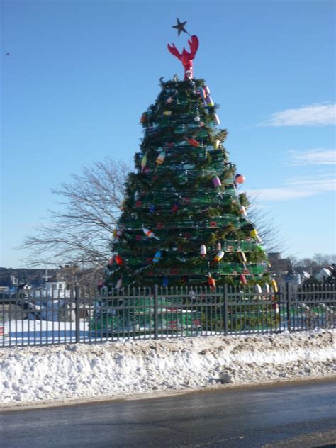 Voyages`·¸¸·´¯`·¸ Rockland Maine Lobster Trap Christmas Trees