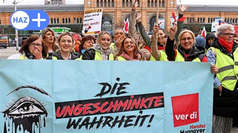 300 Beschäftigte des Einzelhandels streiken in Hannover