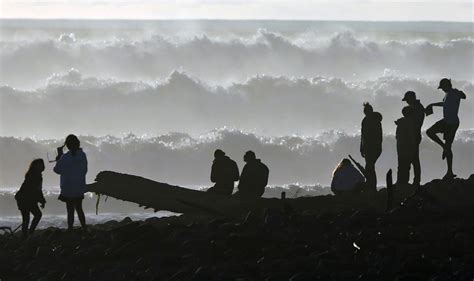 California waves: Alerts issued for coastal flooding, high surf