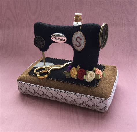 DIY Sewing Machine Pincushion