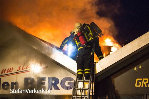 Grote Uitslaande Brand In Winkelcentrum Wezep Foto S Stefan Verkerk