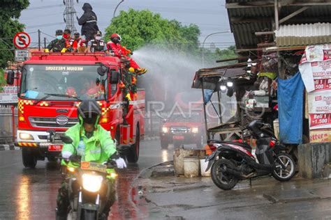 Penyemprotan Disinfektan Di Jakarta Timur Antara Foto