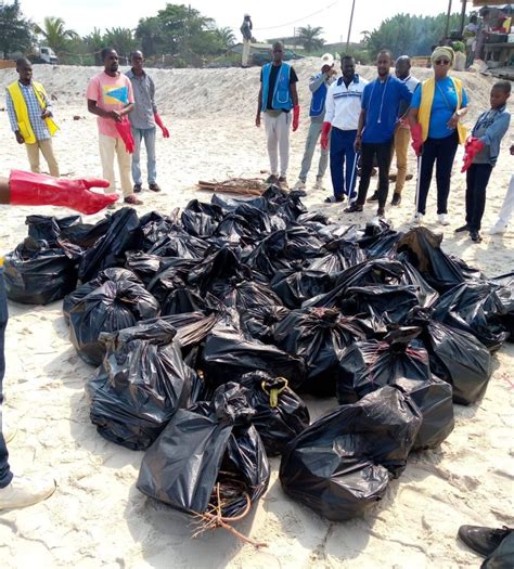 Congo D Barrass E Des D Chets La Plage De Pointe Noire Retrouve Son