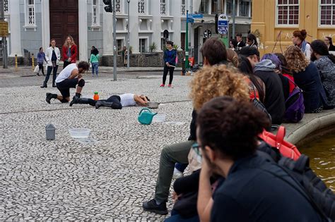 Grupo Contempor Neo De Dan A Livre Falta De Ar Cavalo Bab O Fotos