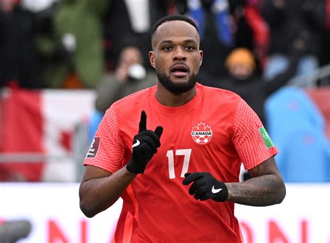 nottingham forest join race  cyle larin