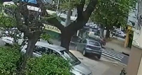 Un Colectivero Que Conduc A Borracho En Banfield Choc Contra Un Auto