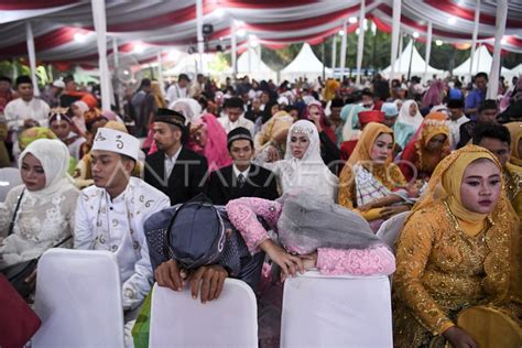 NIKAH MASSAL MALAM PERGANTIAN TAHUN ANTARA Foto