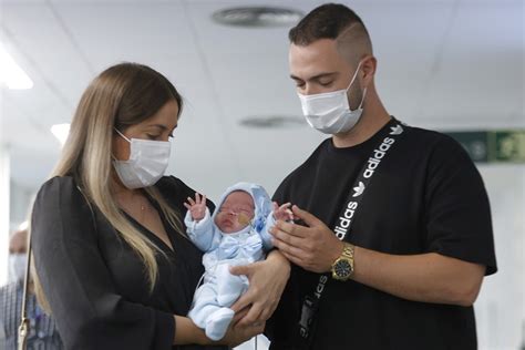 Primer bebé nacido de una madre con trasplante de útero