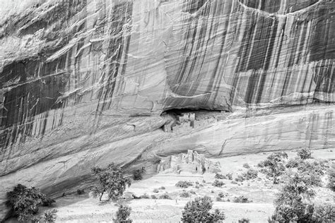 Ancient Cliff Dwellings at cliff dwellings at Canyon de Chelly in ...