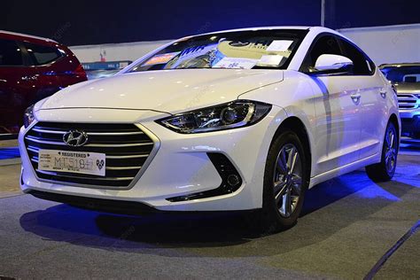 Hyundai Elantra на выставке Pasays бампер к бамперу Prime Car Show на