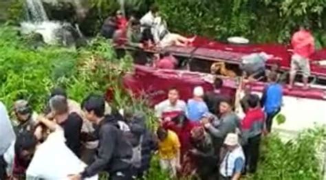 Bus Pariwisata Terjun Ke Jurang Satu Meninggal Puluhan Luka Luka