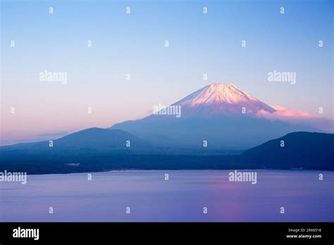 Lake Motosu and Mount Fuji Stock Photo - Alamy