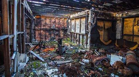 Found this house sitting empty in an otherwise wealthy area : r