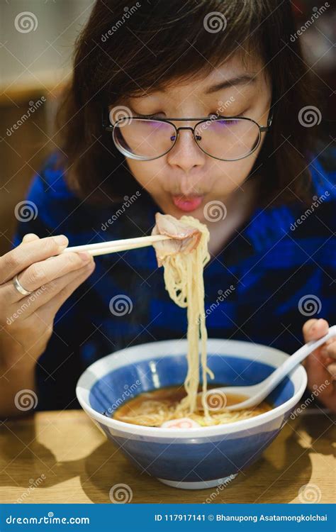 Asian Women Eating Ramen Stock Image Image Of Beautiful 117917141