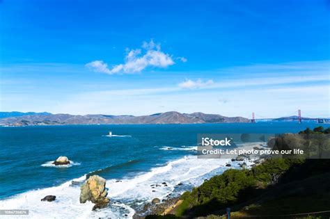 Die Ansicht Der Golden Gate Bridge In Lands End In San Francisco San