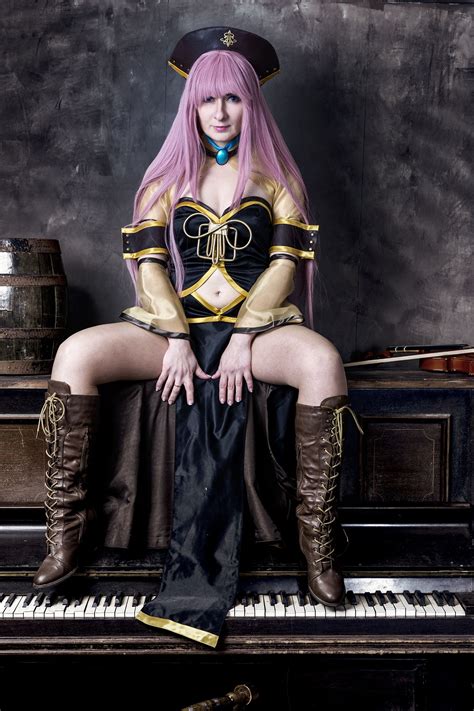 Sexy Megurine Luka Cosplay