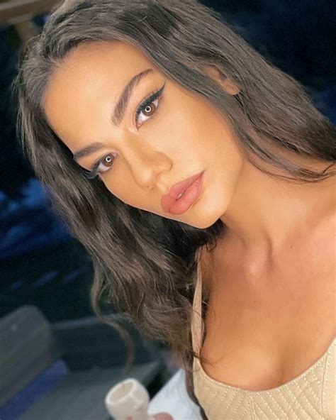 Picture Of Demet Zdemir