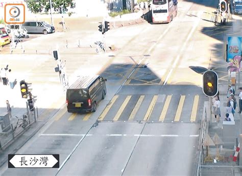 探射燈：路人嚇驚 運署縱容重型車 衝燈超速猖獗 東方日報