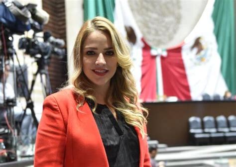 Paulina Aguado deja la bancada del PAN para irse a MC buscará la