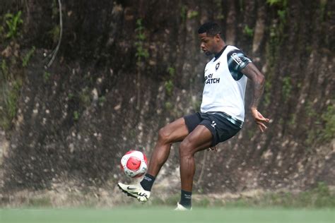 Enquanto N O Tem Tiquinho E Refor O Botafogo Aposta Em Junior Santos