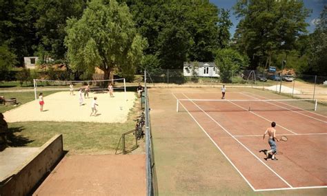 Camping Le Val D Ussel In Proissans Nouvelle Aquitaine Frankrijk