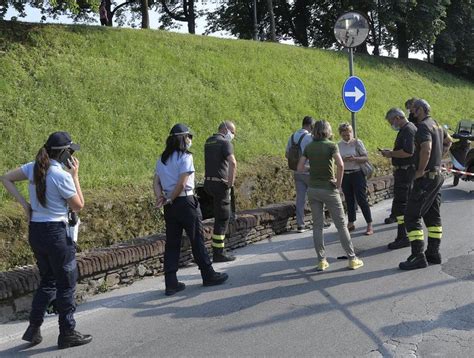 Si Apre Unaltra Voragine Allarme In Via Del Fosso