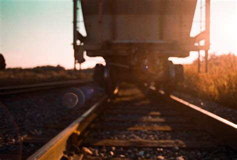 デスクトップ壁紙 列車 夏 秋 光 レンズ フレア トラック 鉄道 レール 日没 太陽 空 青 Dof 2461x1664 972117 デスクトップ