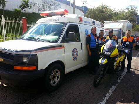 Protección Civil Táchira Con Una Ambulancia Y Una Motocicleta