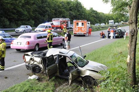 Acht Verletzte Schwerer Unfall Auf Der B Stuttgart