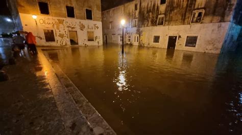 Poplave U Obrovcu I Gra Acu Izlile Se Rijeke Zrmanja I Otu A Na