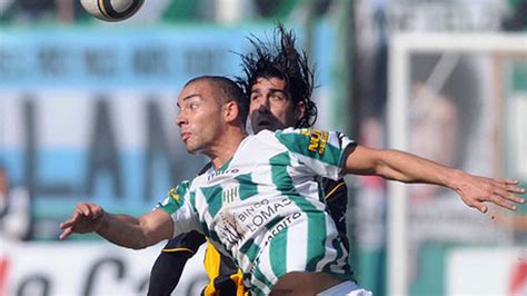 Banfield le dio vuelta el partido a Olimpo y se quedó con los tres