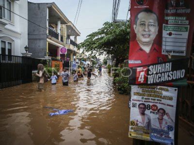 Banjir Di Tangerang Selatan Antara Foto