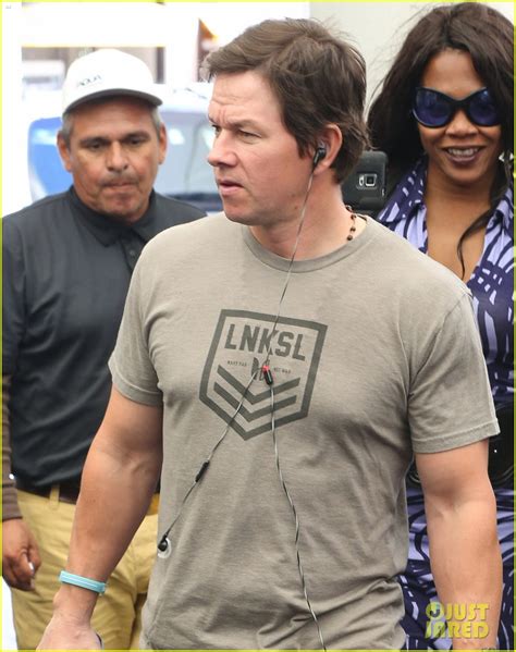 Mark Wahlberg's Pardon Petition Is Still 'Pending': Photo 3343384 ...