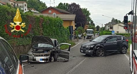 Carimate Frontale Tra Due Auto Feriti Una Donna E Un Anziano ComoZero