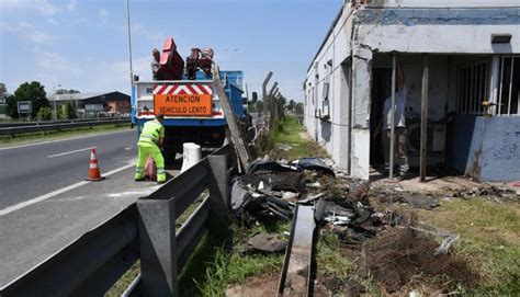 Tres Muertos Al Chocar Un Auto Con La Cabina De Un Peaje De La